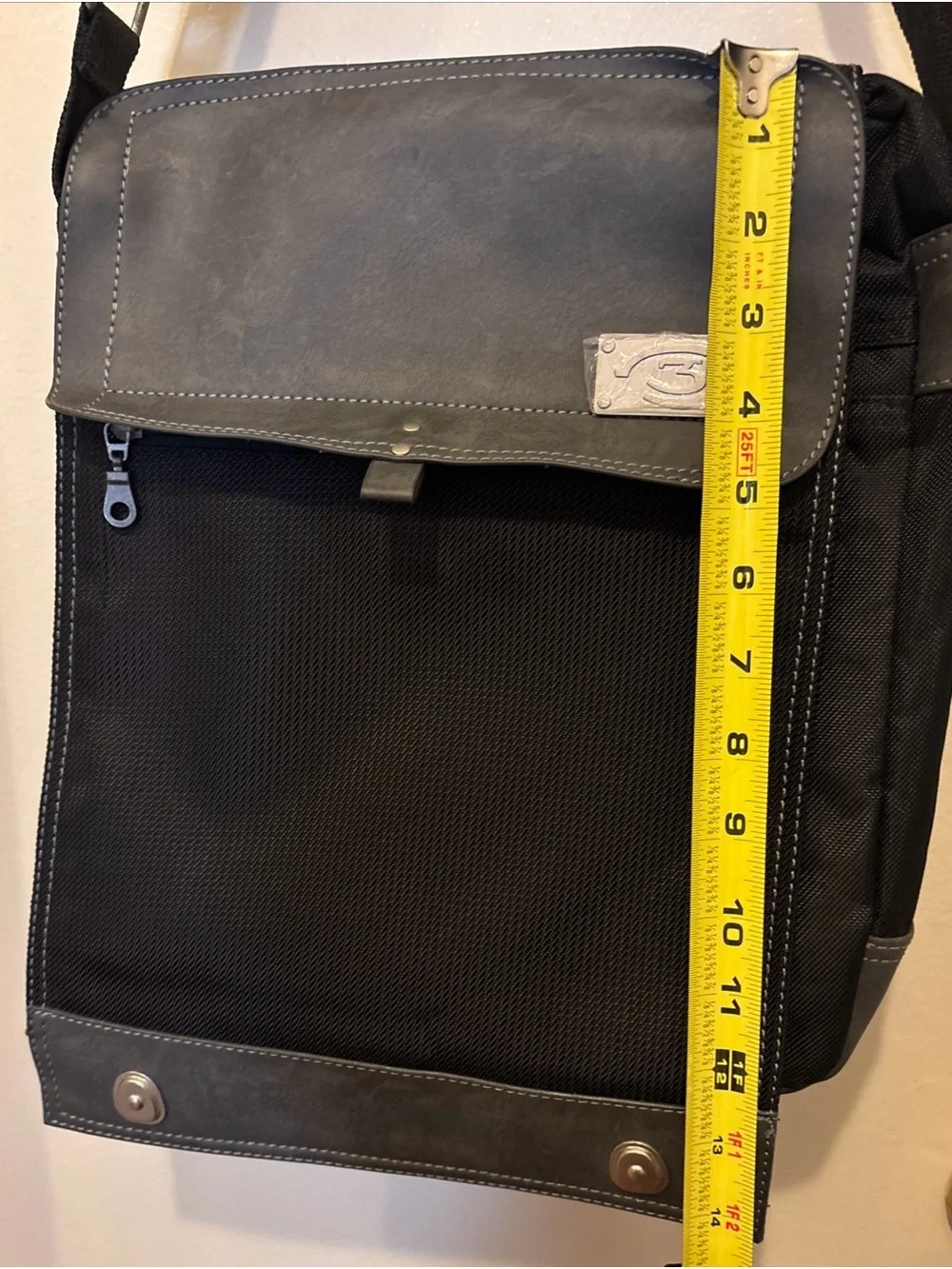VTG Halo3 Messenger Nylon Bag. Black Mesh/Canvas Body Grey Trim Metal Logo. New